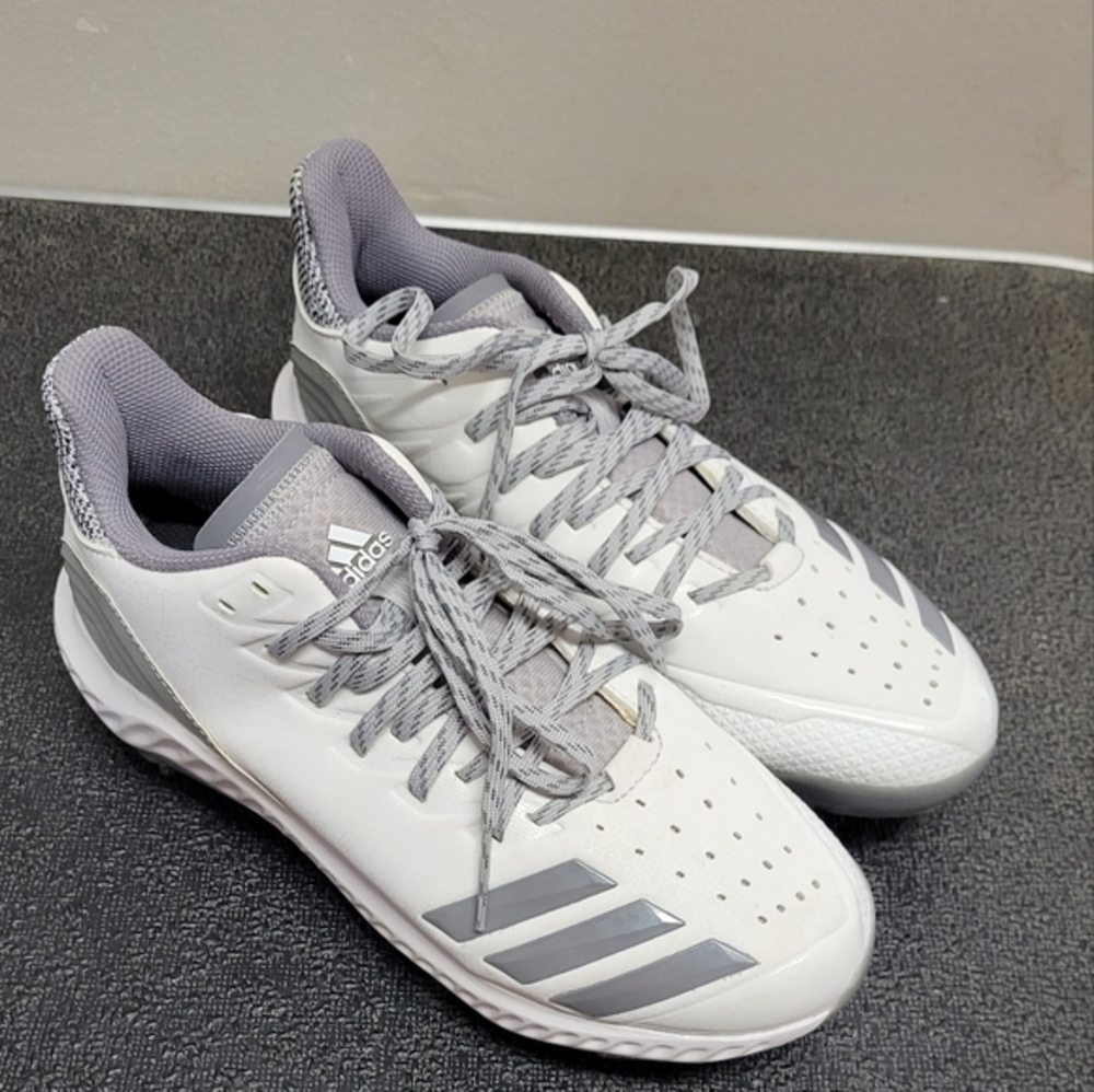 Adidas‎ Bounce women's size 7 cleats medium to narrow new